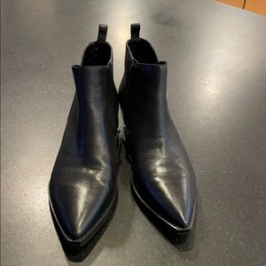 Marc Fisher low heeled booties with zip size 7